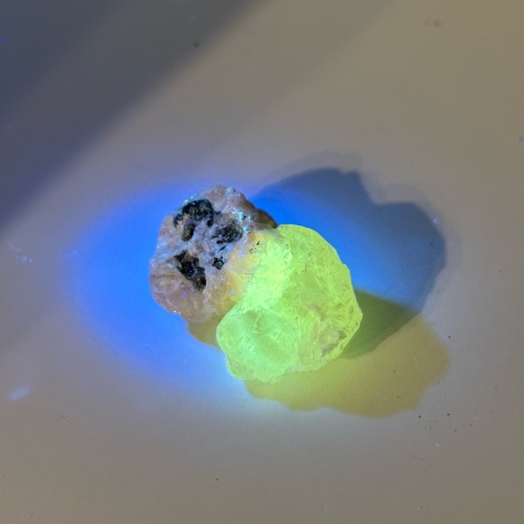 Other - 💎Collector’s Grade Willemite & Calcite with Franklinite – UV-Reactive Specimen